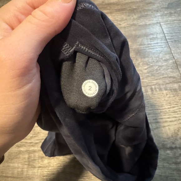 Lululemon ALIGN shorts 8 inch - Picture 4 of 4